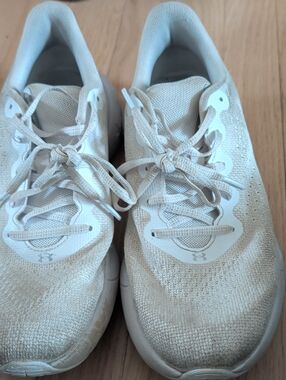 Under Armour Off-White Knit Lace-Up Running Shoes